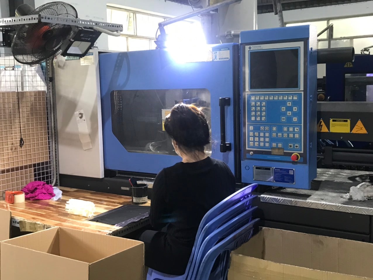plastic injection machine (2).jpg